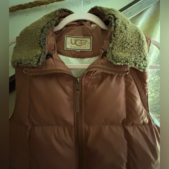 Ugg Puffer Down Vest Shearling Removable Collar zipper Pockets SZ Small EUC - Picture 2 of 13